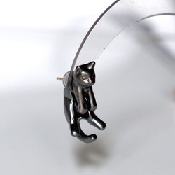 脱力黒猫ピアス　グリ（ブラック）片耳 3枚目の画像