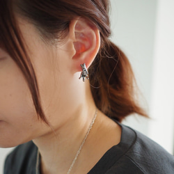 脱力黒猫ピアス　グリ（ブラック）片耳 4枚目の画像