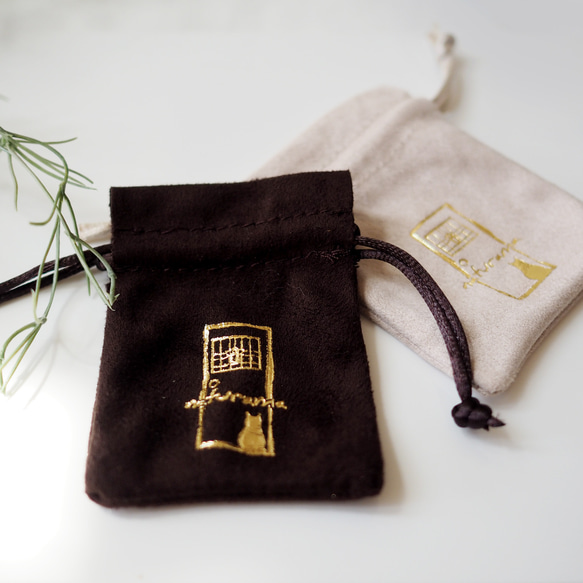 脱力黒猫ピアス　グリ（ブラック）片耳 7枚目の画像