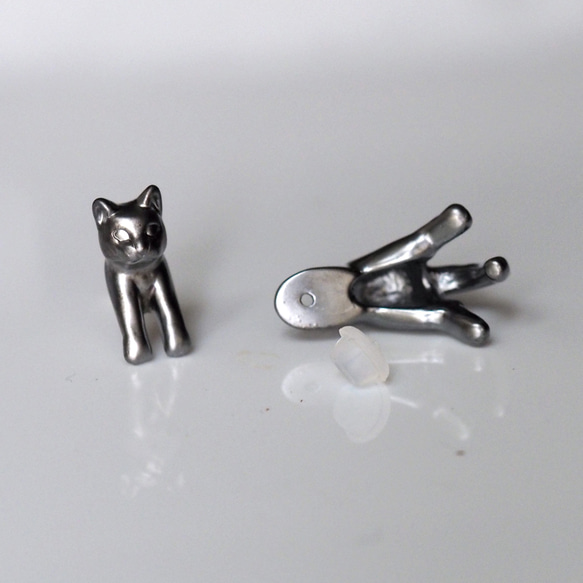 脱力黒猫ピアス　グリ（ブラック）片耳 6枚目の画像