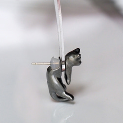 脱力黒猫ピアス　グリ（ブラック）片耳 5枚目の画像