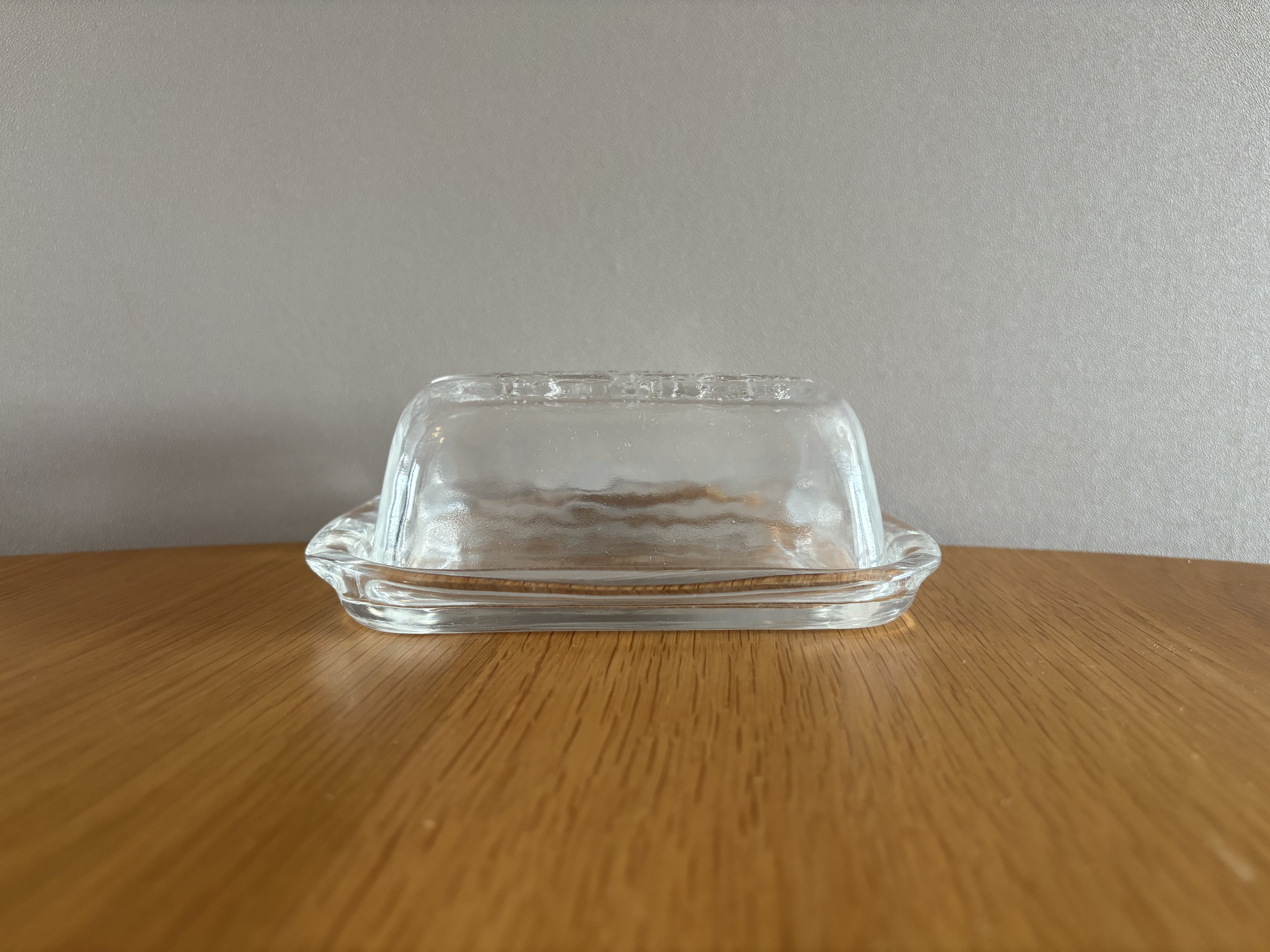 ドイツの古いガラスのバターケース