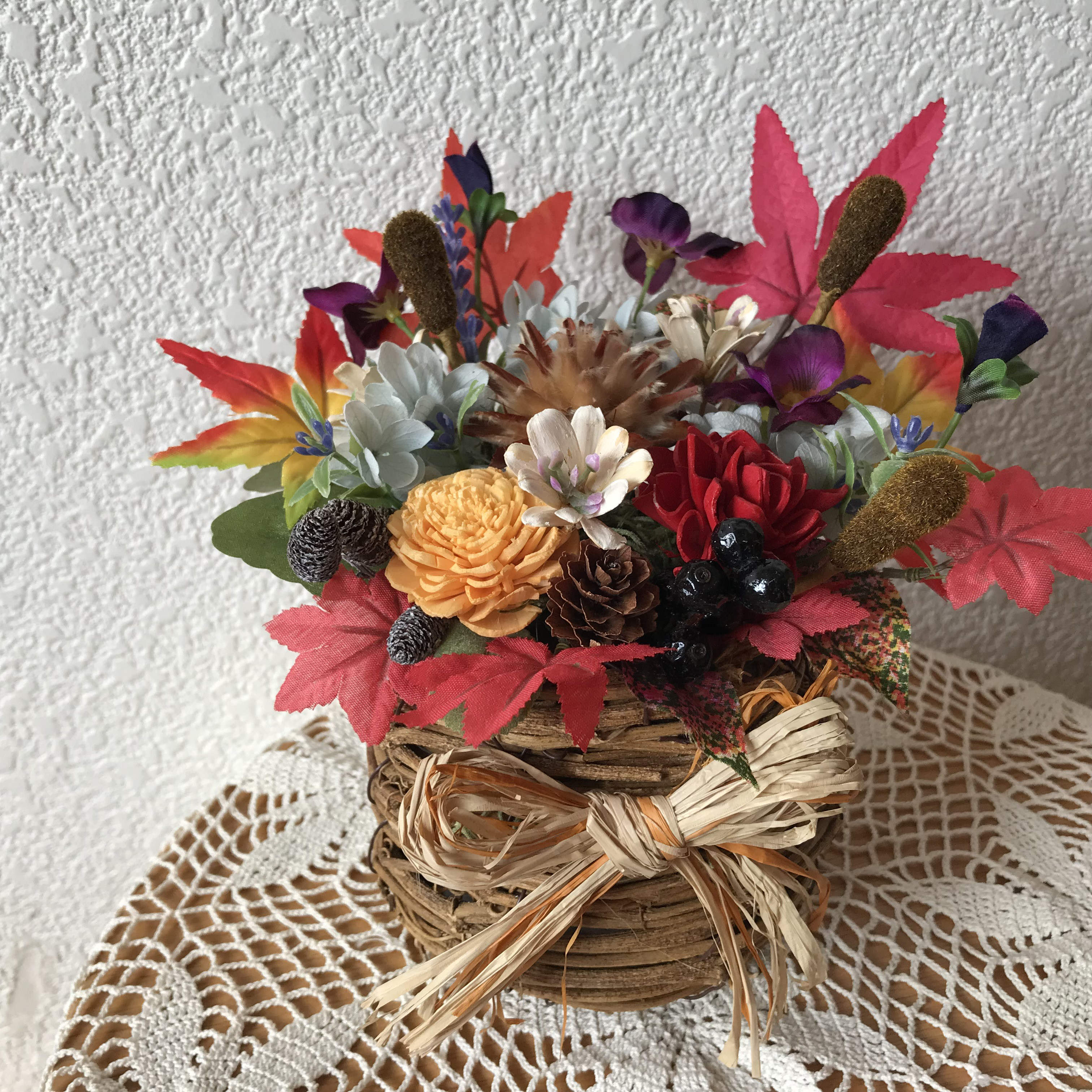 《新作》紅葉と吾亦紅の秋色バスケットアレンジ（残すところ1点のみ）