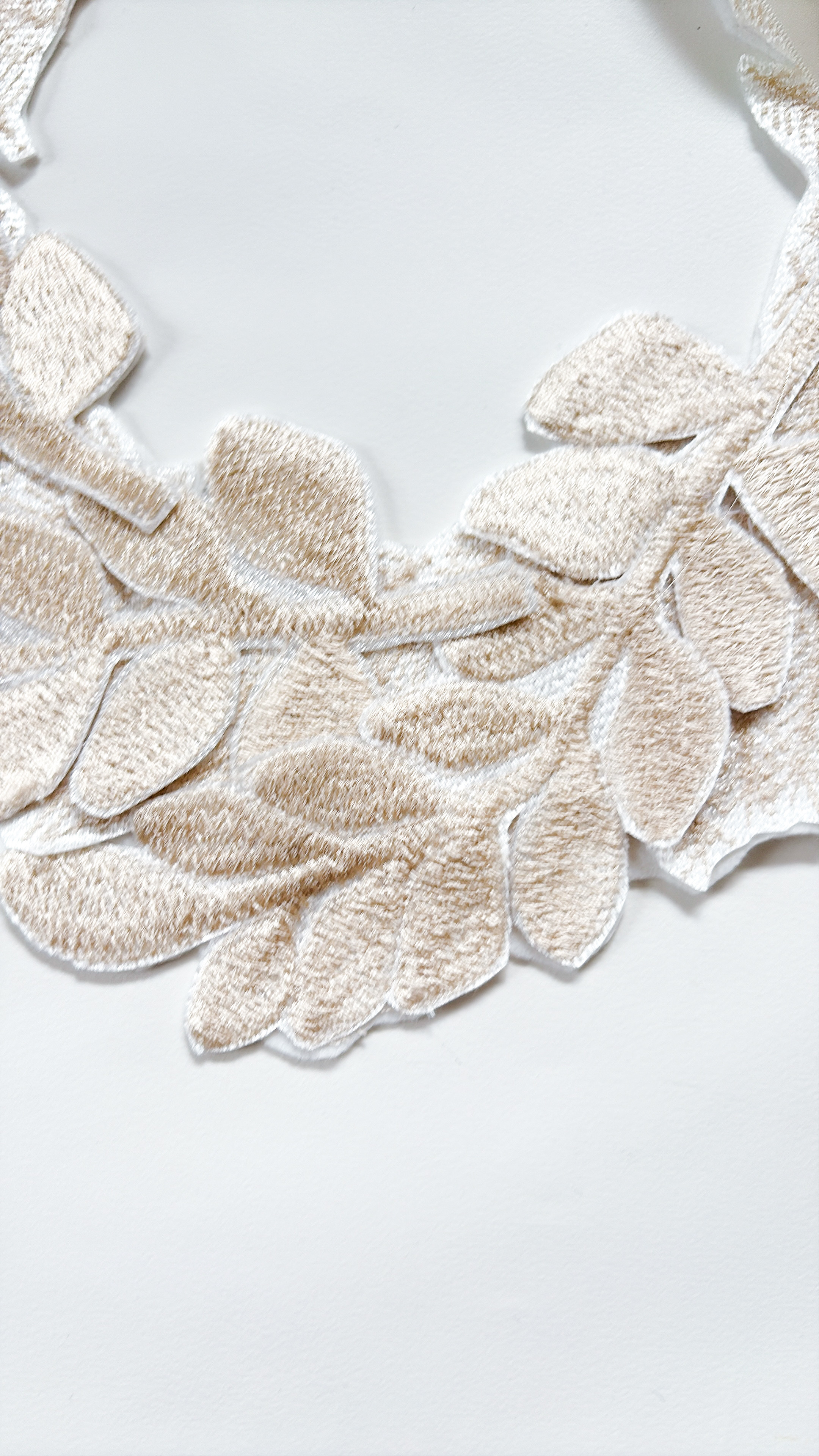 【省スペースクリスマス2025】白の世界・刺繍リース　クリスマス　【送料無料】