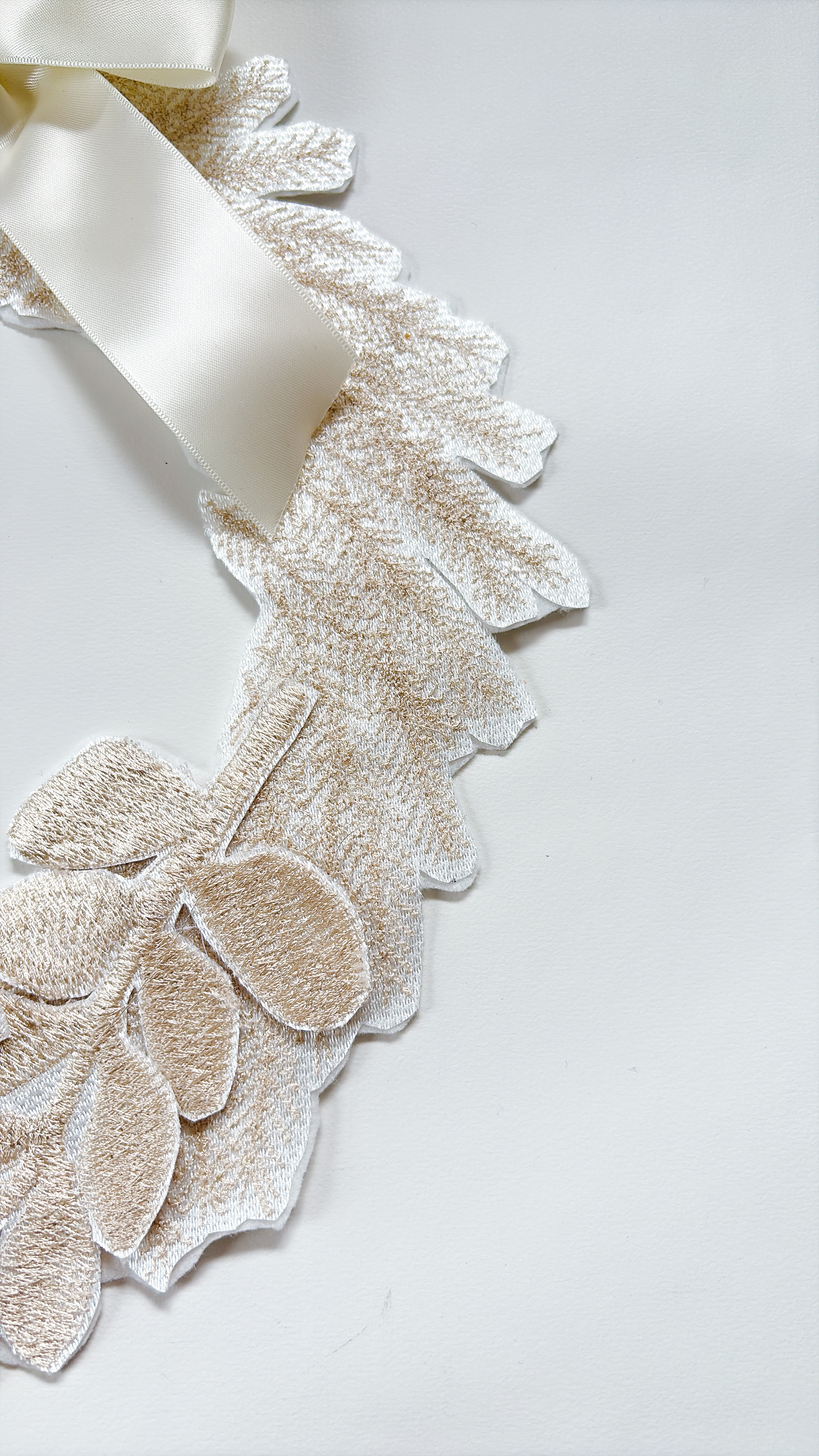 【省スペースクリスマス2025】白の世界・刺繍リース　クリスマス　【送料無料】