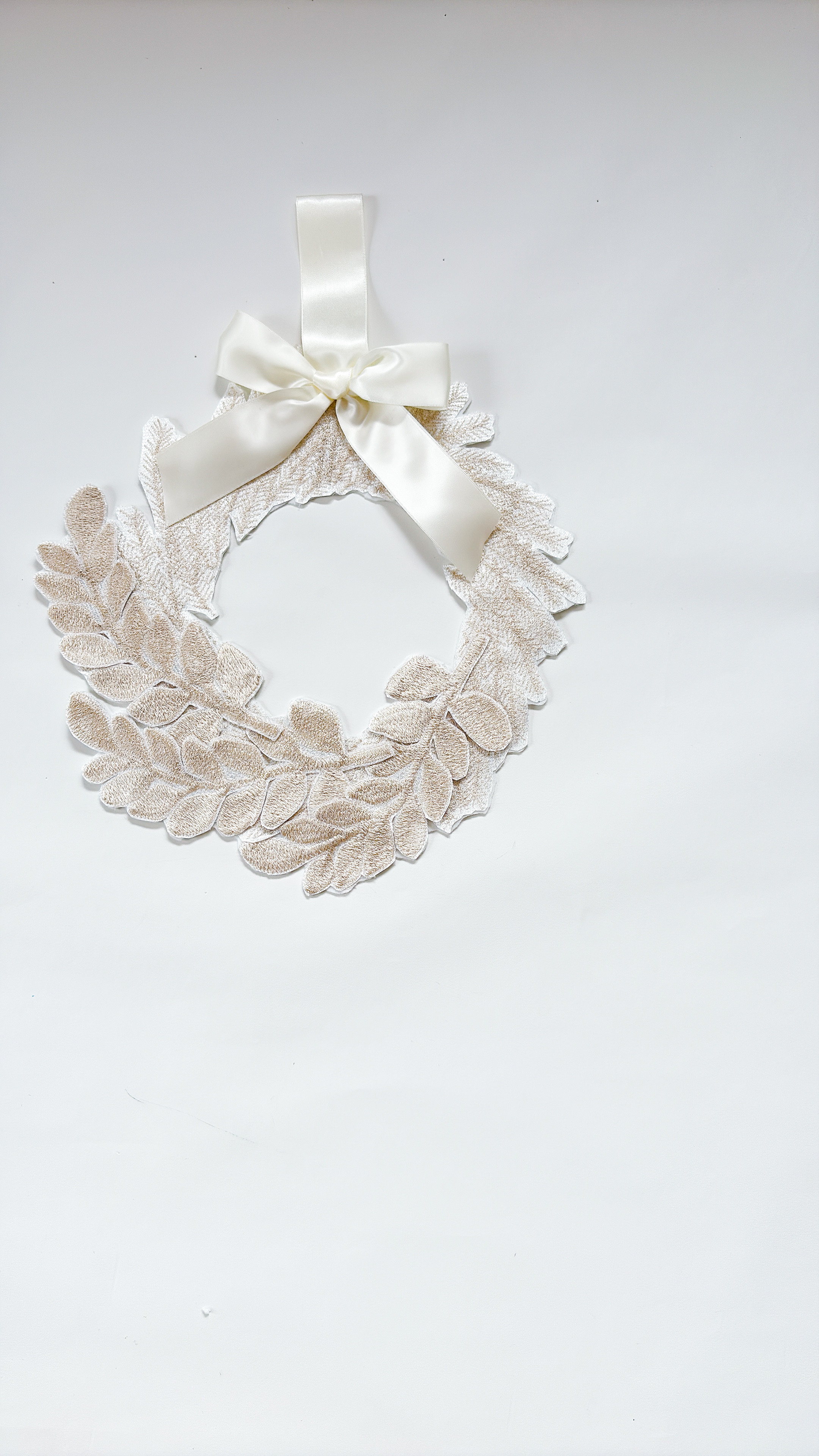 【省スペースクリスマス2025】白の世界・刺繍リース　クリスマス　【送料無料】