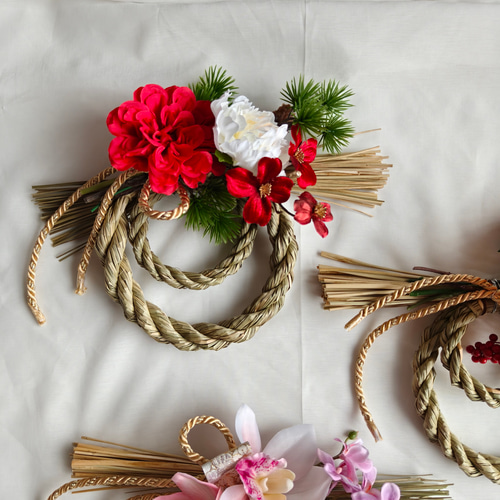 アイボリーダリアのシックなしめ縄 お正月 薄グレー シックな南天とダリア しめ飾り しめ縄 高級花材