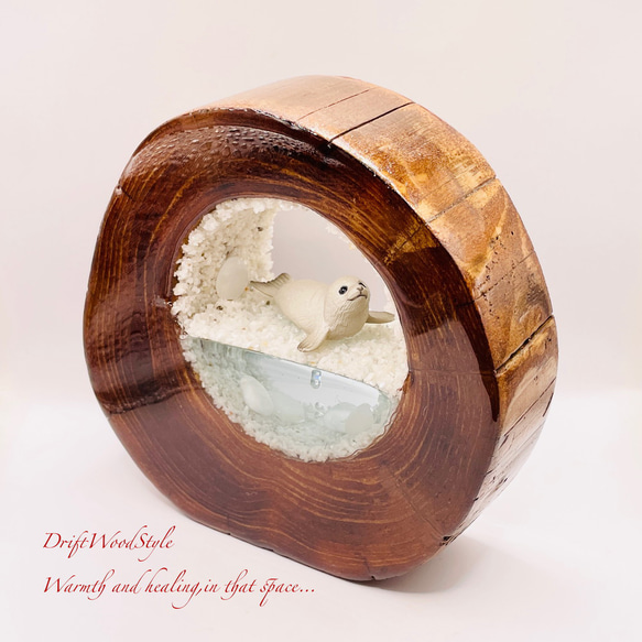 一つ限りの流木アート 流氷のゴマフアザラシ ジオラマ 流木 フィギュア インテリア レジン 置物 動物 アザラシ N8 4枚目の画像