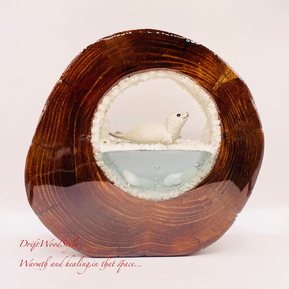 一つ限りの流木アート 流氷のゴマフアザラシ ジオラマ 流木 フィギュア インテリア レジン 置物 動物 アザラシ N8 1枚目の画像