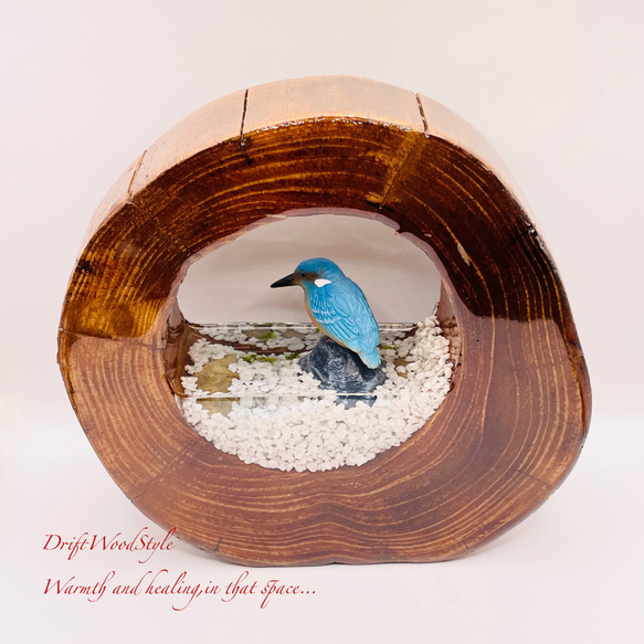 一つ限りの流木アート 水辺のカワセミ ジオラマ 流木 フィギュア 置物 動物 鳥 インテリア レジン 水辺 N40 6枚目の画像