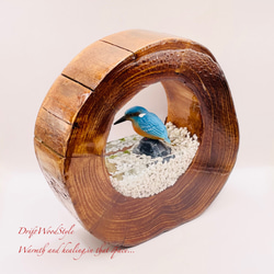 一つ限りの流木アート 水辺のカワセミ ジオラマ 流木 フィギュア 置物 動物 鳥 インテリア レジン 水辺 N40 7枚目の画像