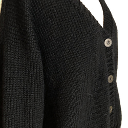 黒色の並太糸カーディガン　ウール１００％ 6枚目の画像