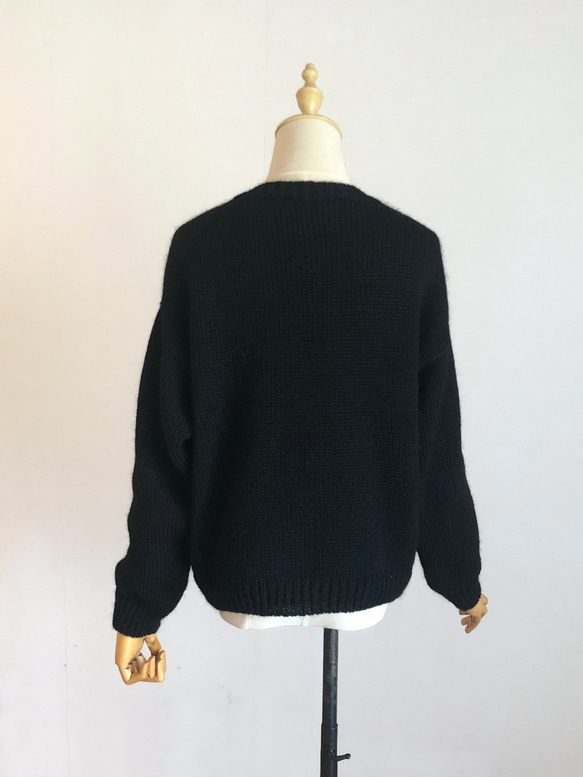 黒色の並太糸カーディガン　ウール１００％ 4枚目の画像
