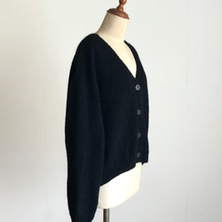黒色の並太糸カーディガン　ウール１００％ 5枚目の画像