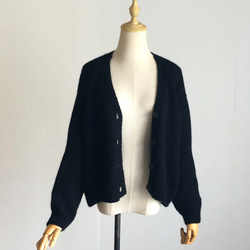 黒色の並太糸カーディガン　ウール１００％ 3枚目の画像