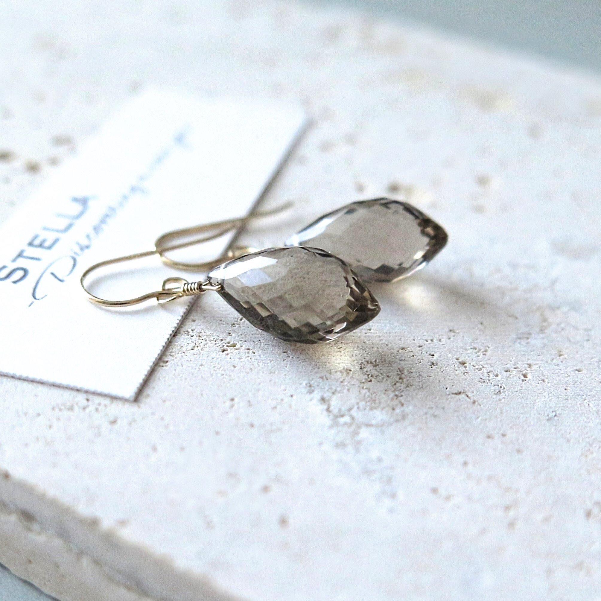 【K18,K10もOK】極上カット【スモーキークォーツ】シャンデリアカット一粒ピアス(イヤリング)