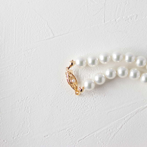 立体刺繍の赤いバラとパールのネックレス 4枚目の画像