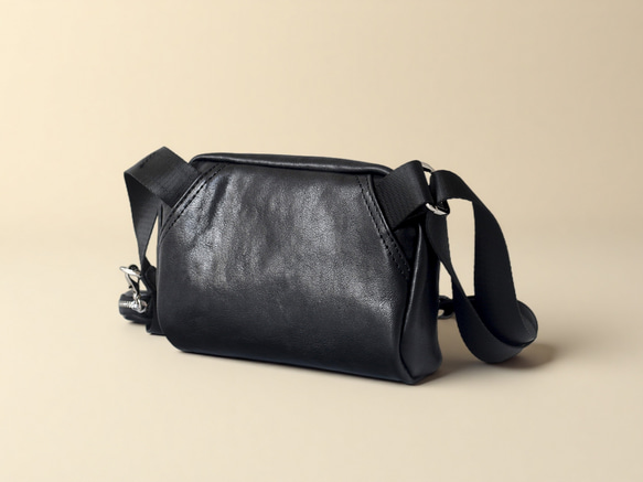 本革 ナッパレザー ボディバッグ ミニショルダー ブラック 男女兼用 5枚目の画像