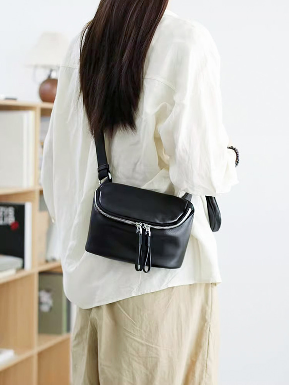 本革 ナッパレザー ボディバッグ ミニショルダー ブラック 男女兼用 16枚目の画像