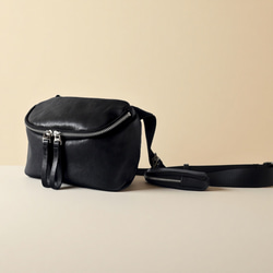 本革 ナッパレザー ボディバッグ ミニショルダー ブラック 男女兼用 2枚目の画像