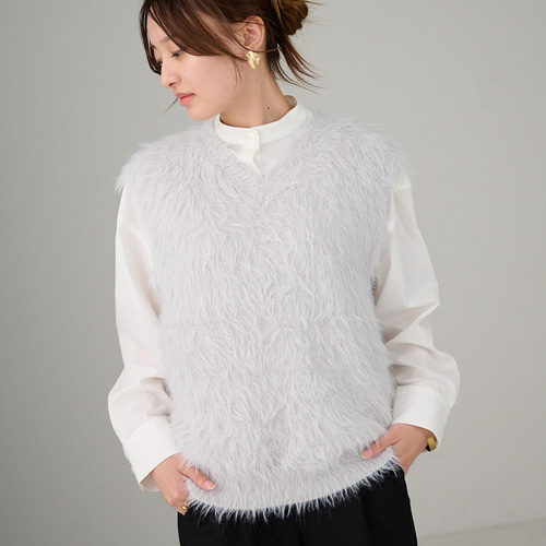 【完売商品】美品YLEVE エクストラ ファインメリノウール ニットベスト白 ﾓﾘﾉｶﾞｯｺｳ 洗えるふわふわニット シャギーニットベスト（ライトグレー