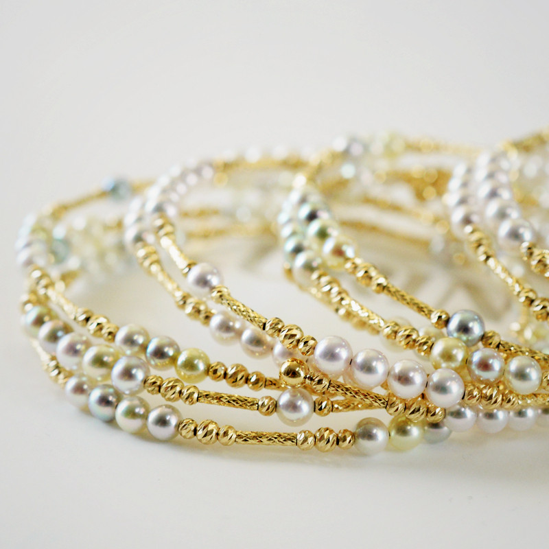 【ルミナ】3.5～4mmの日本製アコヤ天然海水真珠の二層弾性ブレスレット。ホワイト/ミックスカラー。18Kゴールドデザイン。シン