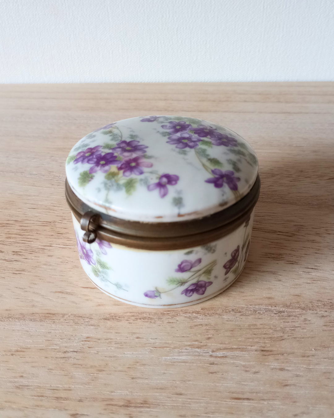 古い紫の小花柄のトリンケット 磁器の小物入 送料無料
