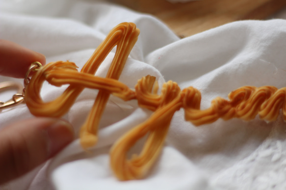 【オーダーメイド：キーホルダー】おなまえの絞り出しクッキー（アルファベットのみ） 3枚目の画像