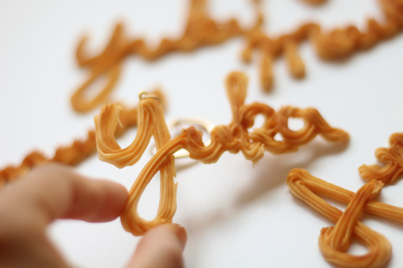 【オーダーメイド：キーホルダー】おなまえの絞り出しクッキー（アルファベットのみ） 7枚目の画像