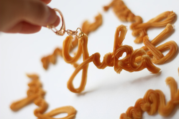 【オーダーメイド：キーホルダー】おなまえの絞り出しクッキー（アルファベットのみ） 4枚目の画像