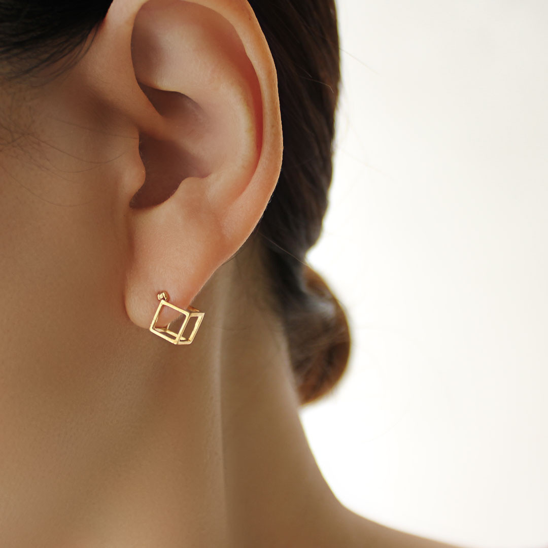 【silver925】立体スクエアピアス＊ゴールドカラーS