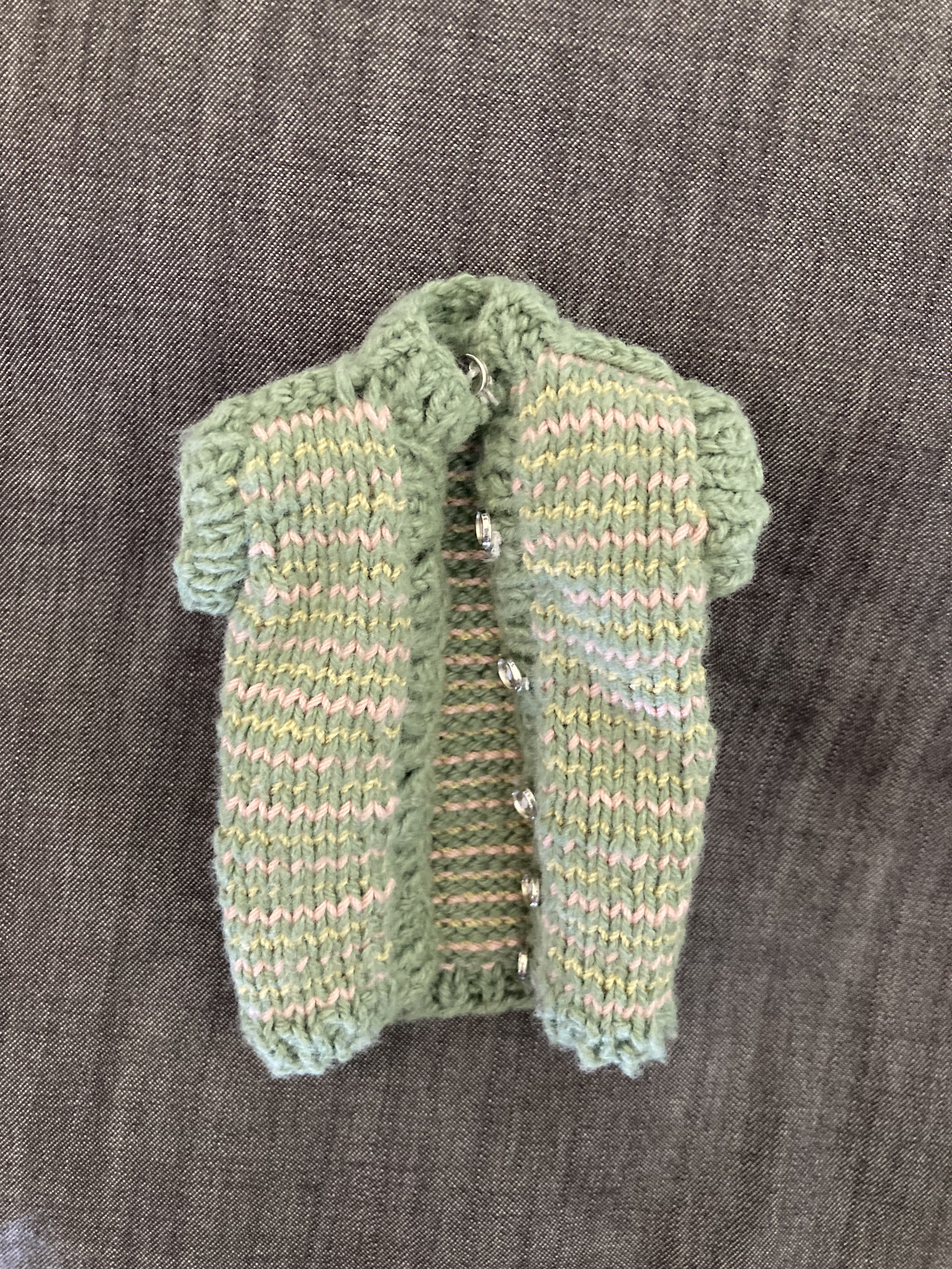 22cmドールサイズ＊手編みのロングニットジレ 7,742円