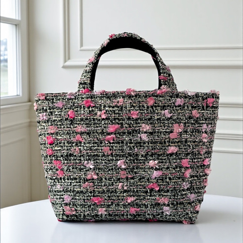 ブラック×ピンク マチ広め トートバッグ 薔薇モチーフ ローズ ツイード