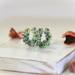 ファルファーレビーズデザインピアスリング・イヤーカフ（グリーンブルー） 1枚目の画像