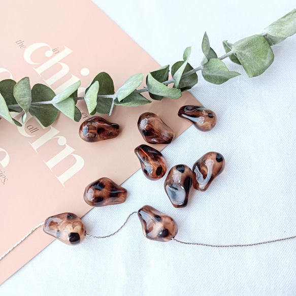 【6個】レオパード　変形　ビーズ　豹柄　貫通穴　デコパーツ　アクリルビーズ　ハンドメイド 　AB126 1枚目の画像