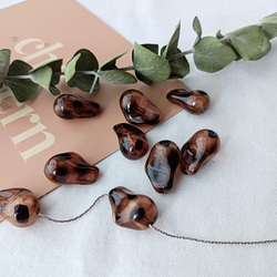 【6個】レオパード　変形　ビーズ　豹柄　貫通穴　デコパーツ　アクリルビーズ　ハンドメイド 　AB126 2枚目の画像