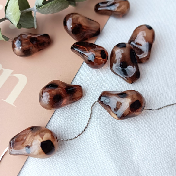 【6個】レオパード　変形　ビーズ　豹柄　貫通穴　デコパーツ　アクリルビーズ　ハンドメイド 　AB126 4枚目の画像