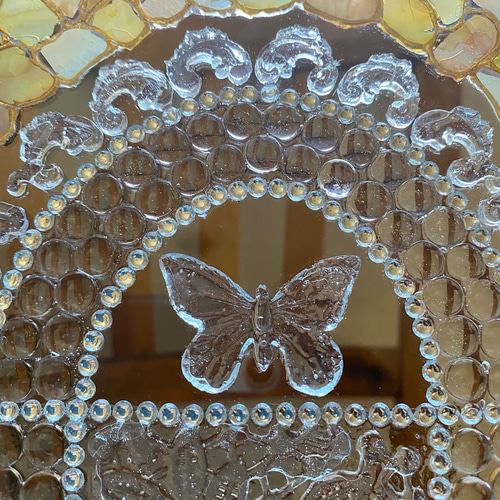 蝶々のアーチゲート　A4 ꕤ シェルアート　ステンドグラス風 蝶々のアーチゲート A4 ꕤ シェルアート ステンドグラス風 バタフライ