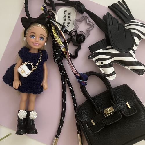 日曜20時まで限定お値下げ!!　Barbieチェルシードール　バッグチャーム Barbieチェルシーカスタマイズキーホルダーチャームミニポーチ