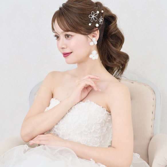 ME308花嫁ピアス大ぶりホワイトフラワー ブライダルイヤリング　ウェディングイヤリング ウェディングピアス 結婚 5枚目の画像