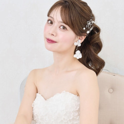 ME308花嫁ピアス大ぶりホワイトフラワー ブライダルイヤリング　ウェディングイヤリング ウェディングピアス 結婚 3枚目の画像