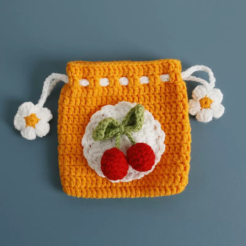 ハンドメイド♡さくらんぼ巾着 新品】手作り·手編み 毛糸ポーチ チェリーモチーフ 巾着袋【フルーツ