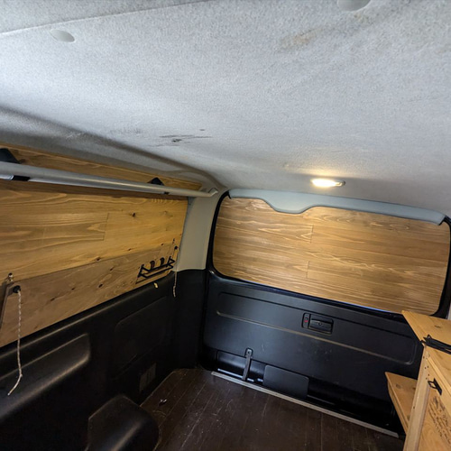 ハイエース　天然木目のウインドウパネル　車中泊　バンライフ　VANLIFE ハイエース天然木目のウインドウパネル車中泊バンライフVANLIFE