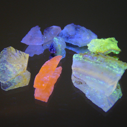 天然  稀少 国産  北海道然別産 然別オパール 蛍光オパール 原石 鉱物 50917-2 北海道産出 (@_@) ☆彡 ☆天然☆ 蛍光オパール原石 天然石 GEO
