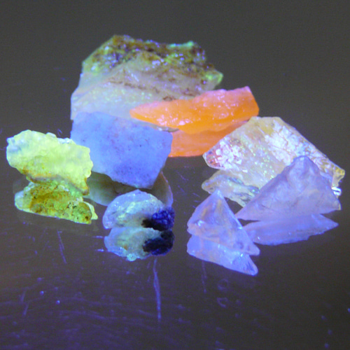 天然  稀少 国産  北海道然別産 然別オパール 蛍光オパール 原石 鉱物 50917-2 北海道産出 (@_@) ☆彡 ☆天然☆ 蛍光オパール原石 天然石 GEO