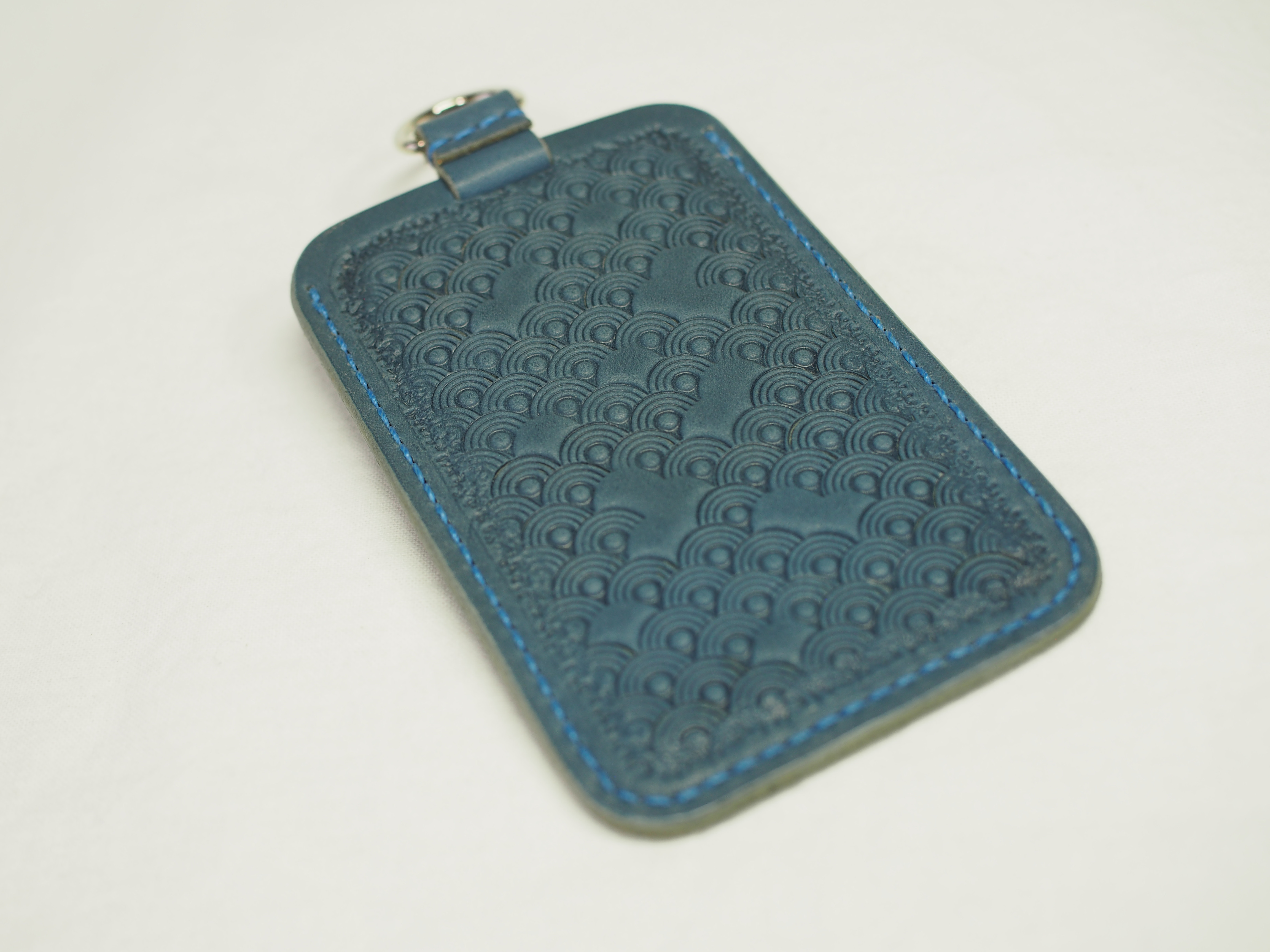 ID Card case　縦型　青革　破れ青海波紋様 栃木レザー