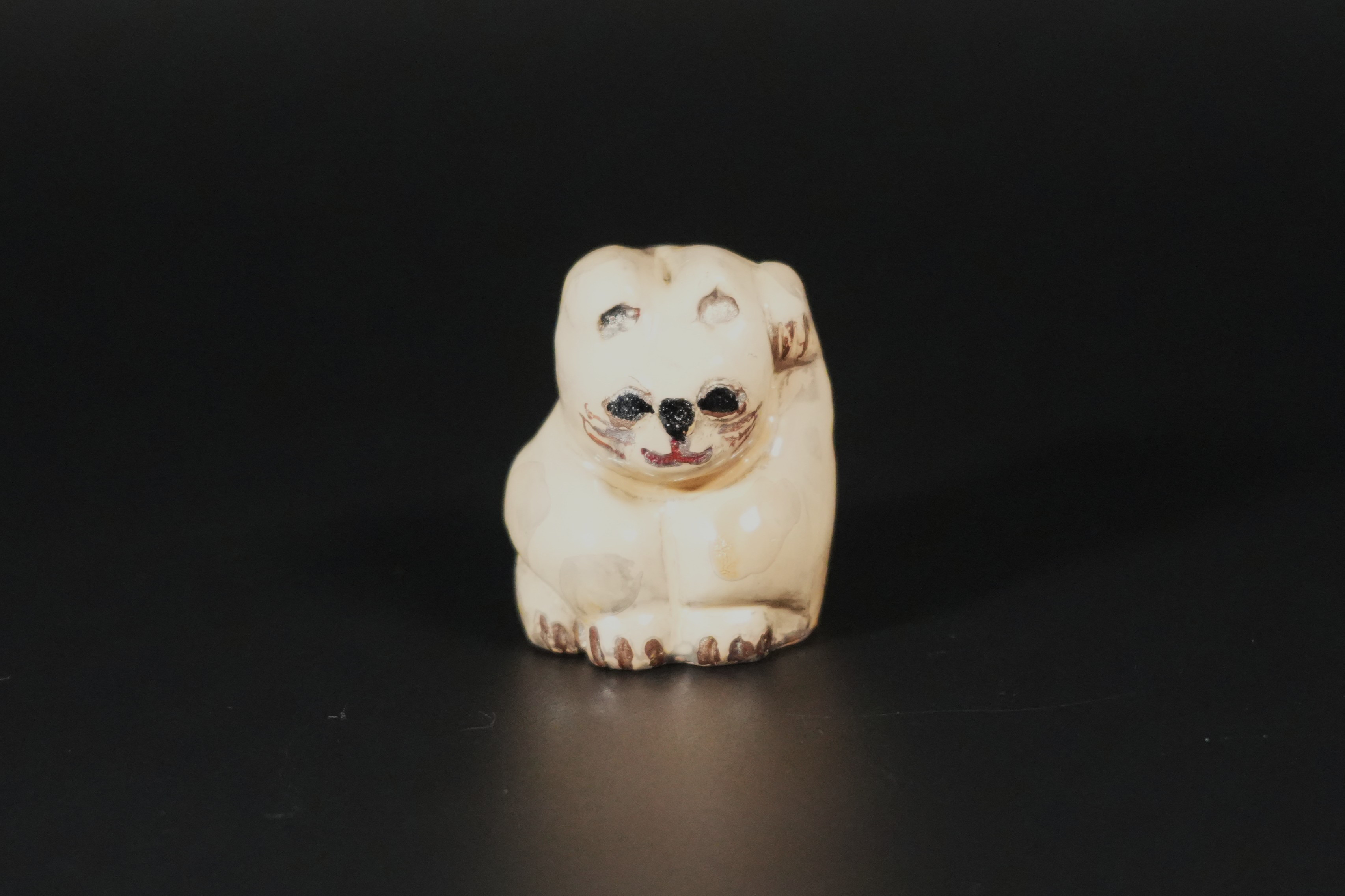 蒔絵　　招き猫　　白茶