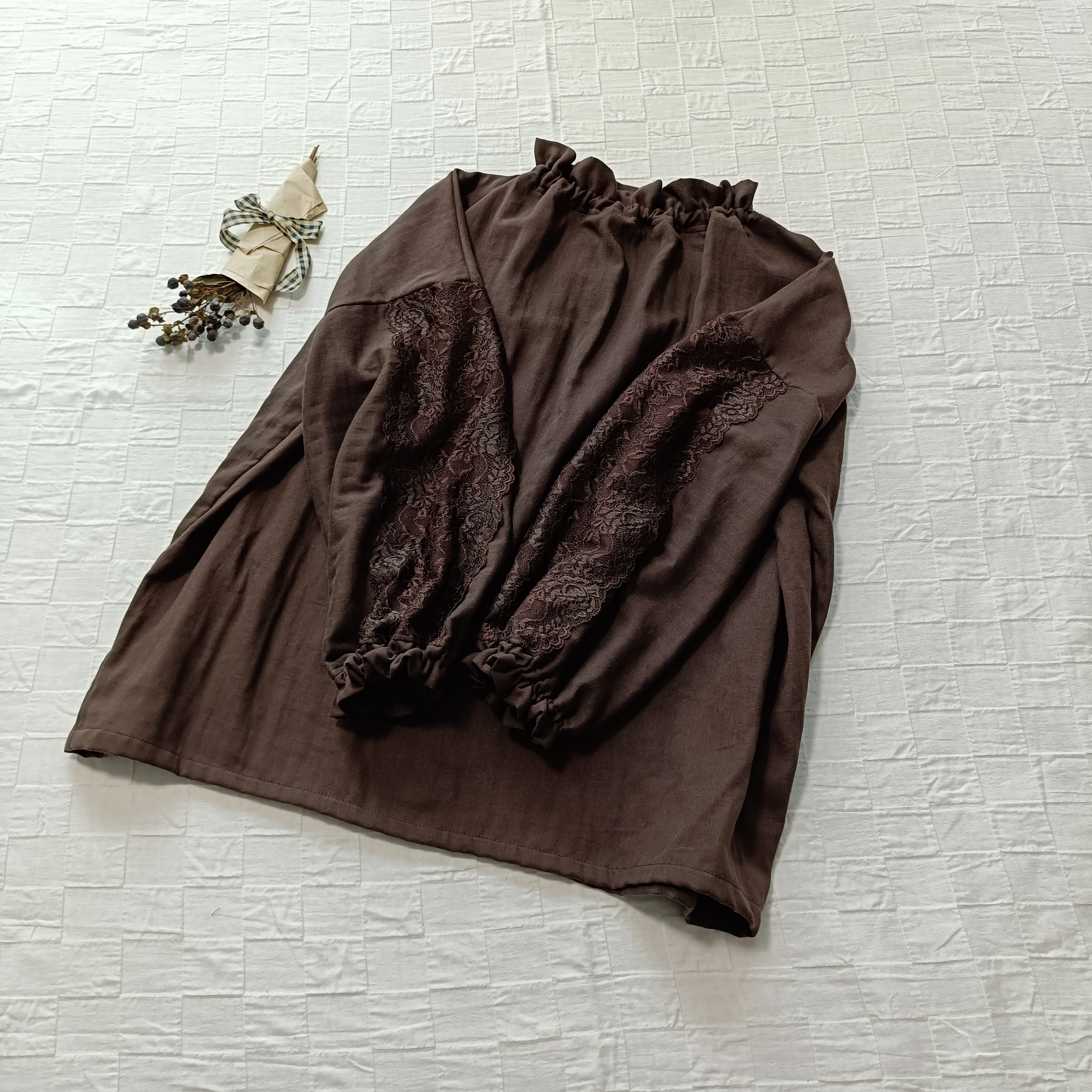 お袖レース❀ ハイネックギャザーブラウス　チョコブラウンのダブルガーゼ　日本製