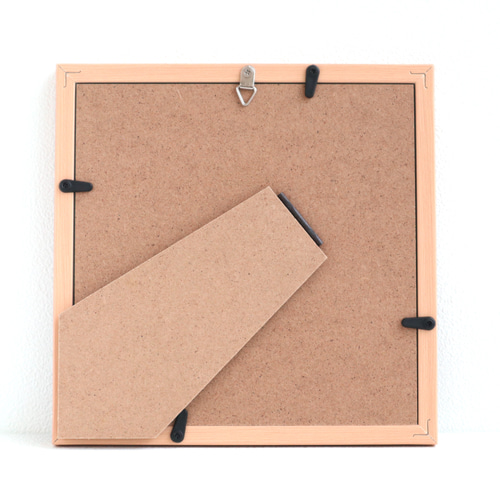 心を癒す教会アート｜光と影が交差する教会｜神聖な光を届ける