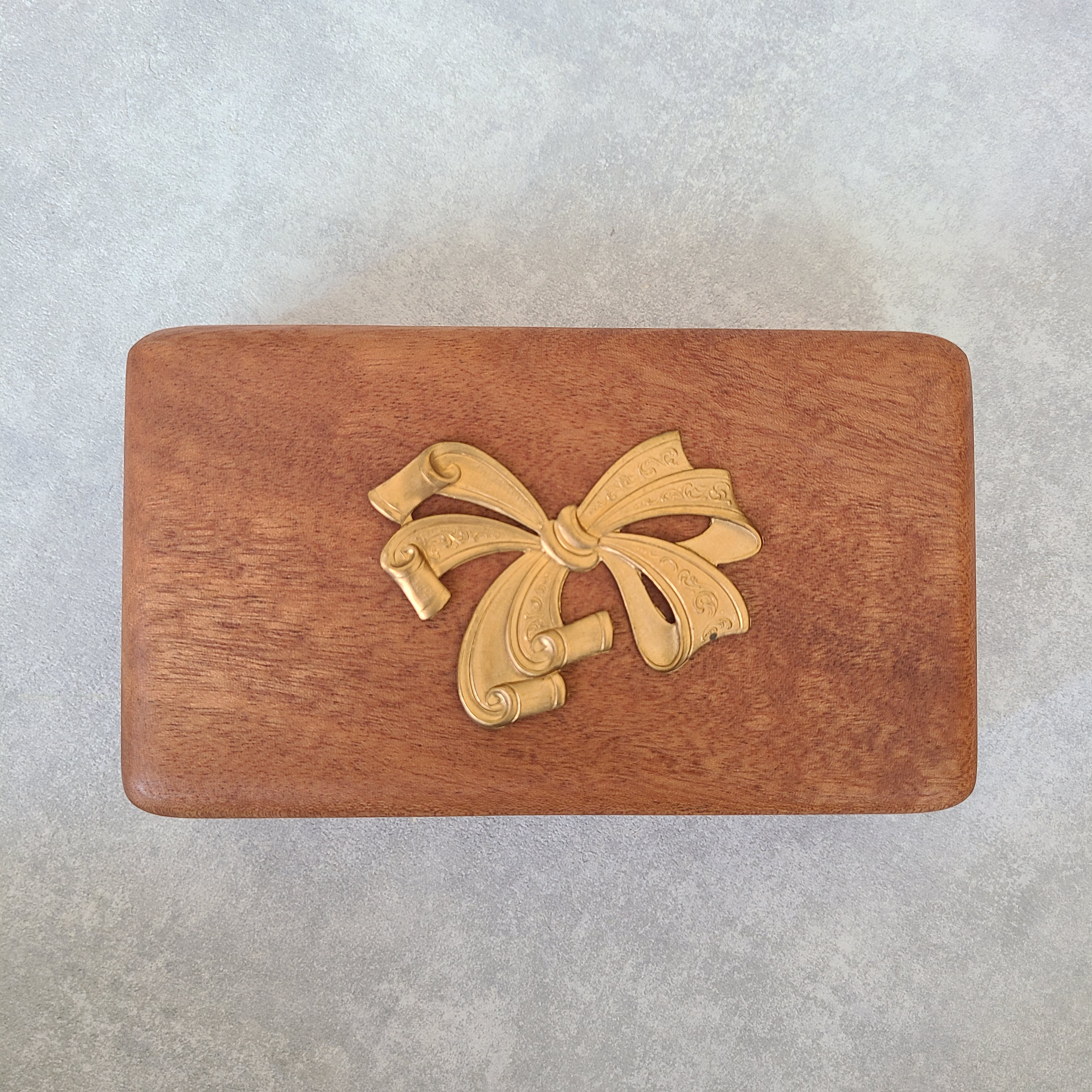 【ギフト梱包無料】ヴィンテージ リボンモチーフ 木製ジュエリーボックス 真鍮の上品なアクセサリーケース